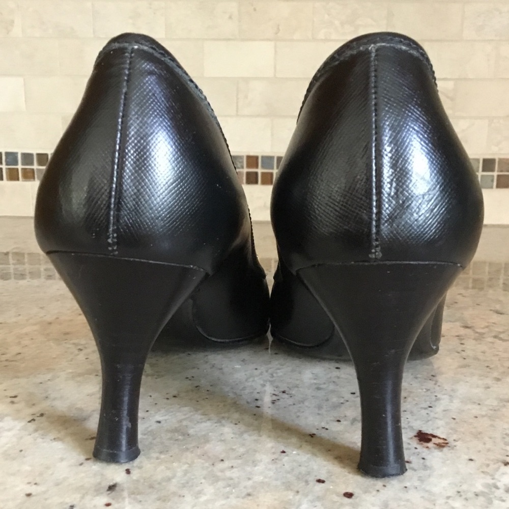 Vintage Salvatore Ferragamo Black Leather Pumps - Picture 9 of 12
